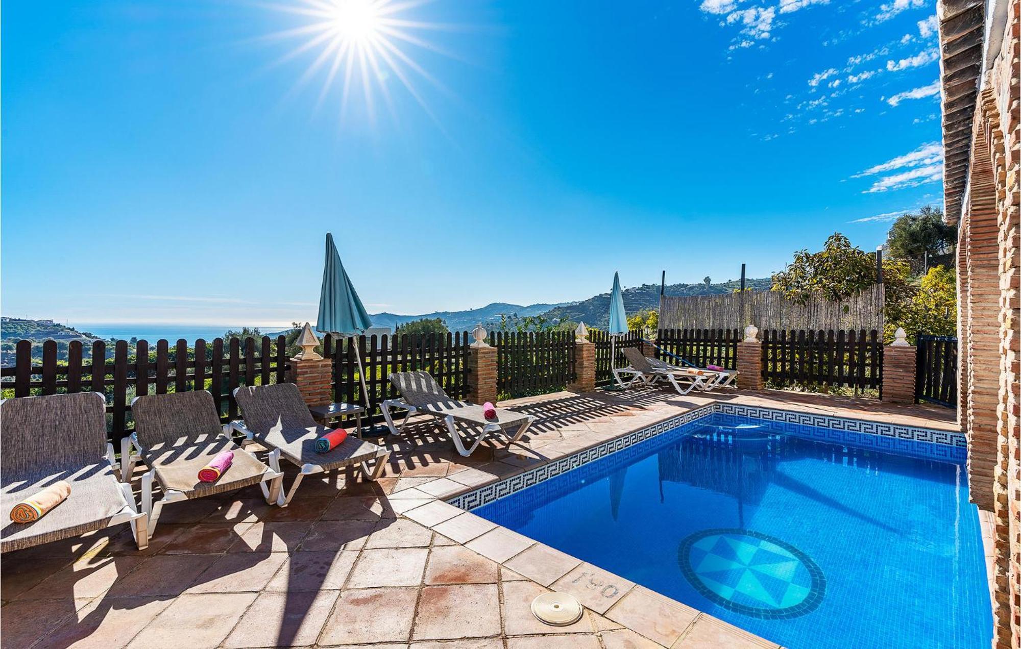 Amazing Home In Frigiliana With Kitchen Extérieur photo